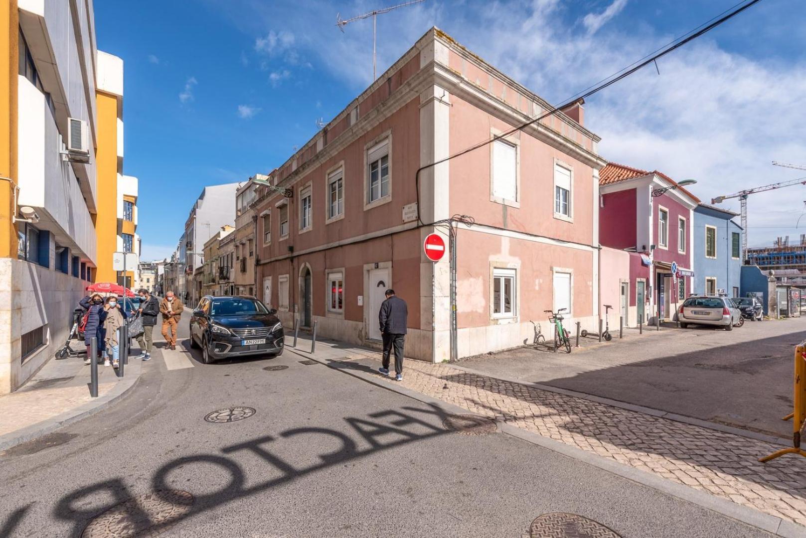 Guestready - Colourful And Modern Lxfactory Villa - Lisbon — Photos 1